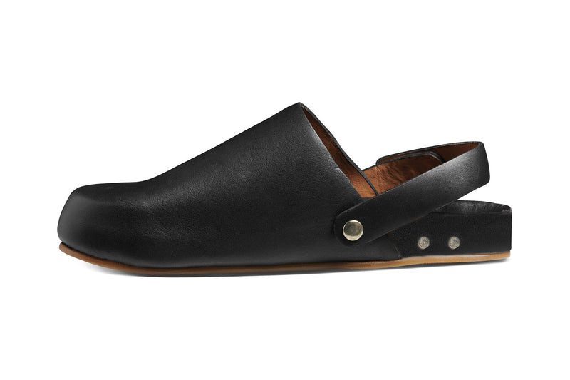 Brant leather mule in black - side shot