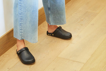 Woman wearing Brant leather mule in black with jeans