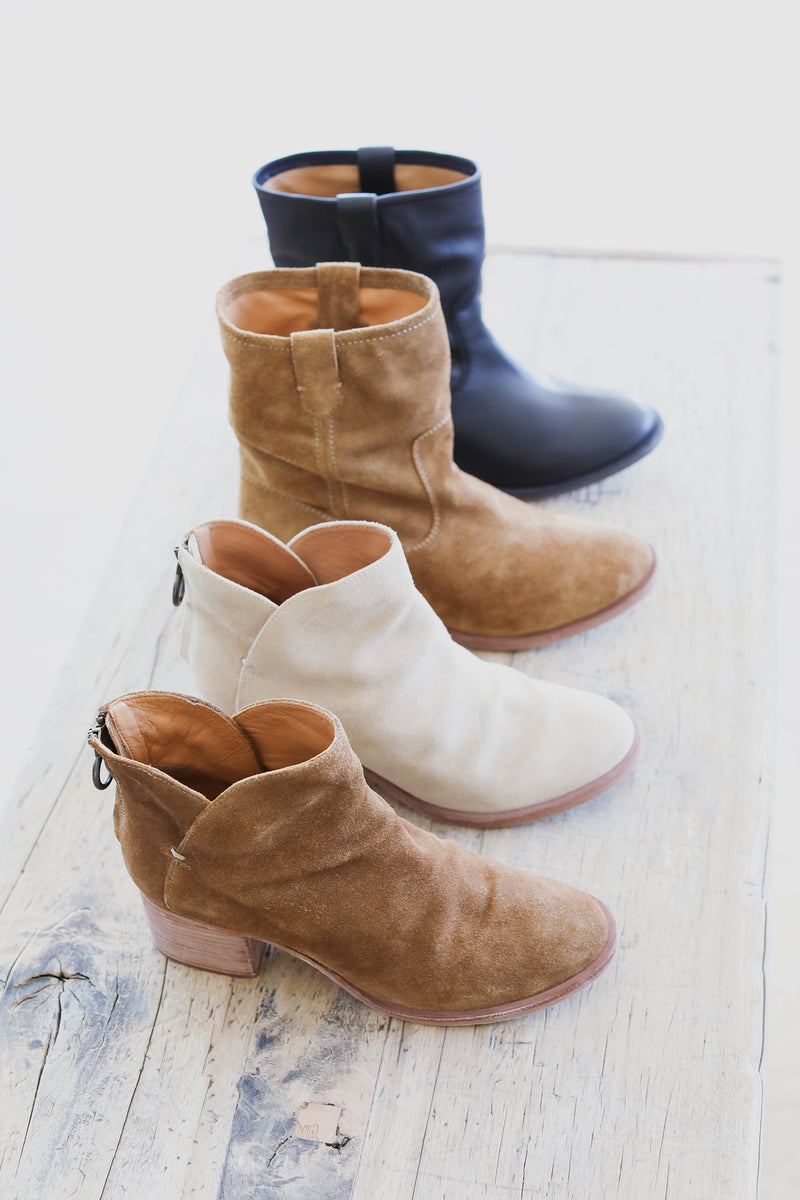 Group shot of Eagle suede boots in chestnut and stone with Grouse boots in chestnut suede and black leather.