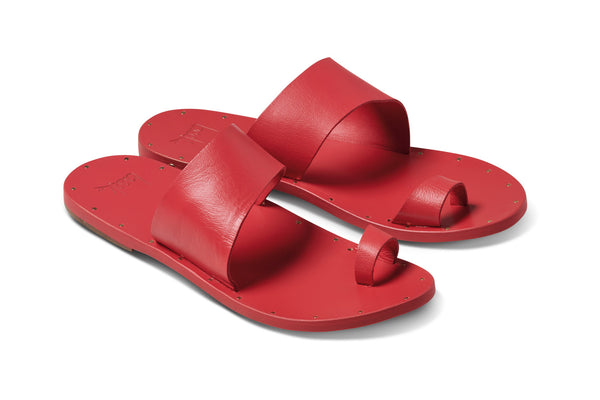 Finch leather toe-ring sandal in lipstick - product angle shot