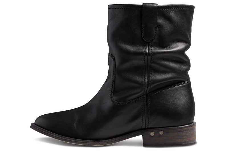 Grouse slouchy leather boot in black - product side shot