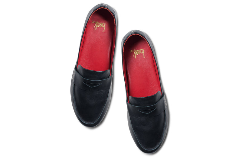 Moorhen leather loafer in black - product top shot