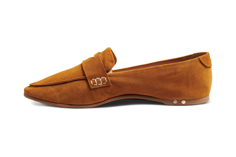 Moorhen suede loafer in caramel - side shot