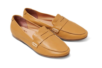 Moorhen leather loafer in honey - angle shot