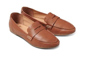 Moorhen leather loafer in tan - angle shot