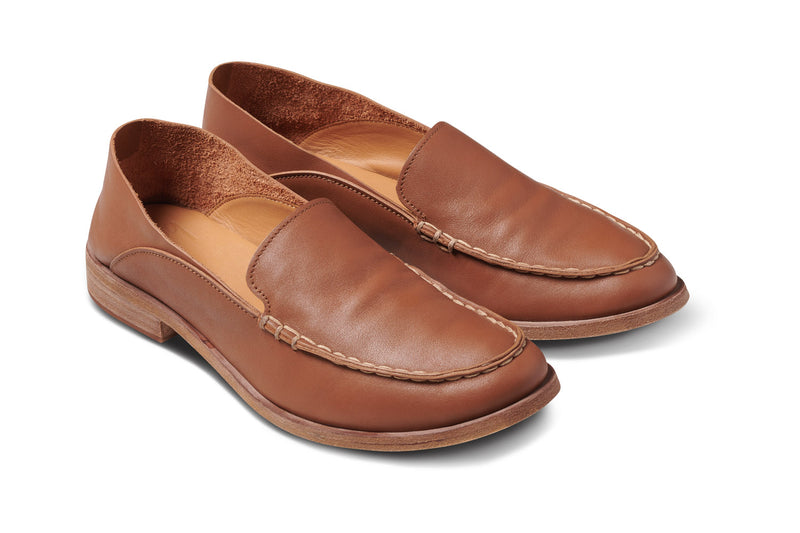 Pepper leather loafer in cognac - product angle shot