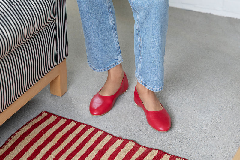 Woman wearing Swiftlet leather ballet shoes in lipstick with jeans