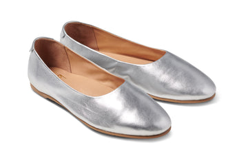 Swiftlet leather ballet slipper in silver - angle shot