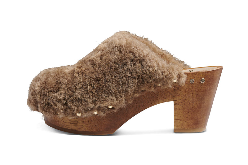 Woodpecker Más Shearling clog in bronze - product side shot