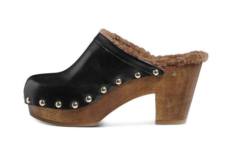 Woodpecker Shearling clogs in black - product side shot