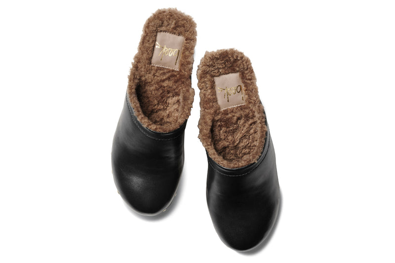 Woodpecker Shearling clogs in black - product top shot