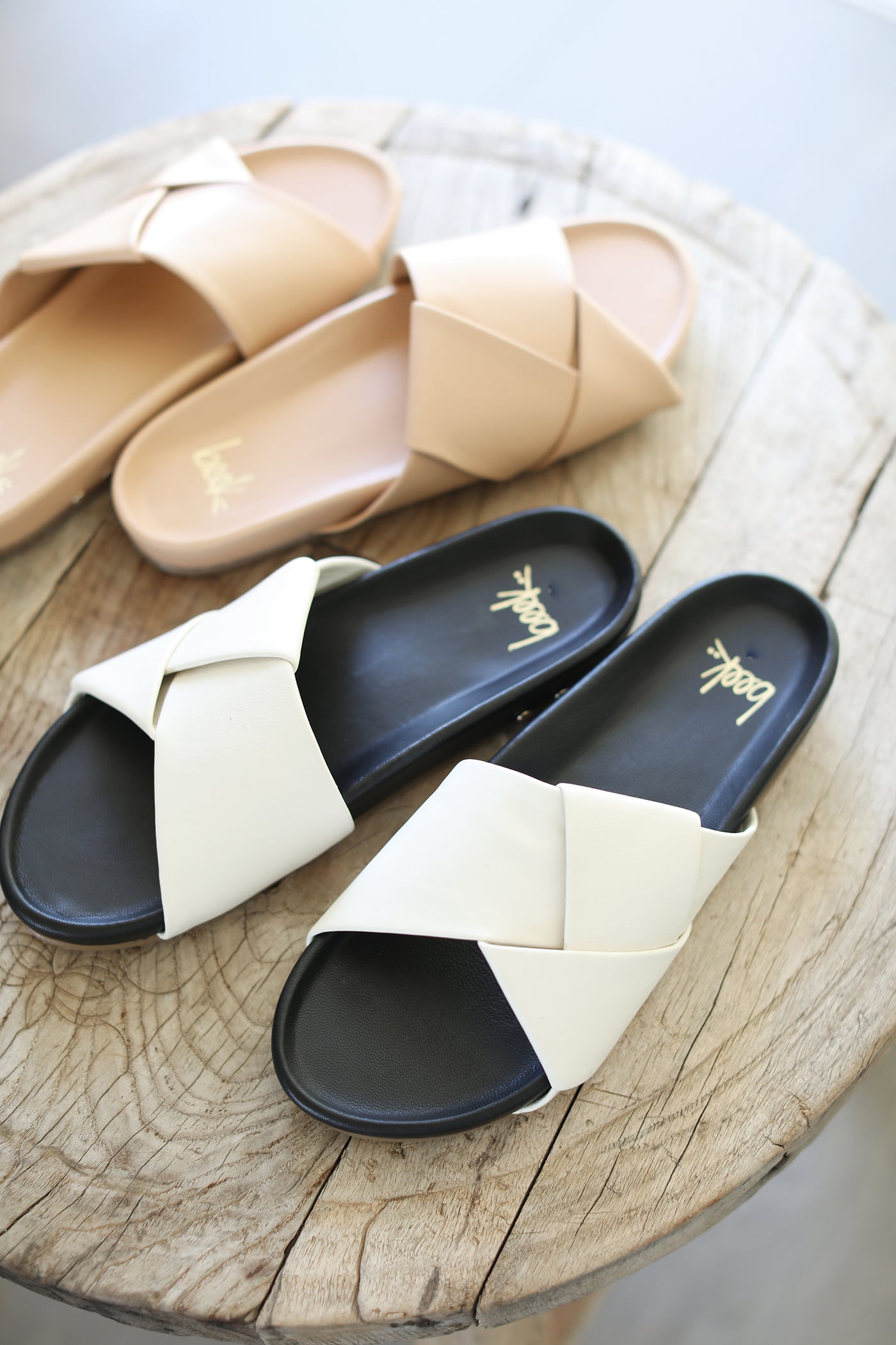 TORI Eggshell/Black Leather Slide Sandal | beek